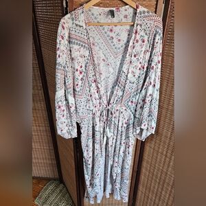 Francesca’s ALYA Light-Weight Tie Front Floral Cover-Up L/XL